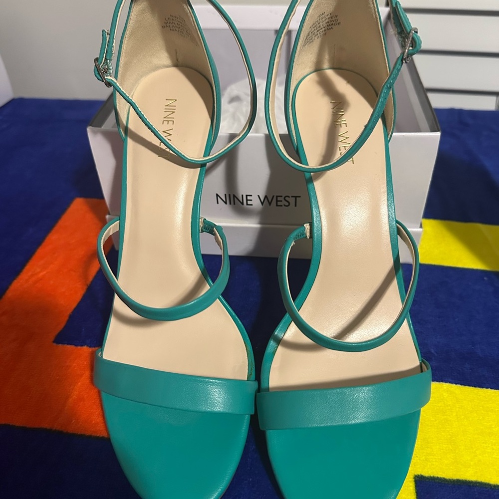 SZ 10 Nine West Turquoise/Green Strappy Heel. Like New!!!